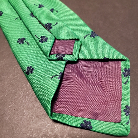 Green Shamrock Geometric Tie - Picture 4 of 5